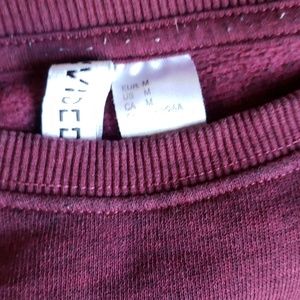 H&M Tops - Womens maroon sweatshirt H&M Tops - Womens maroon sweatshirt